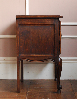 j-660-f アンティークのナイトテーブル