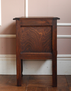 j-660-f アンティークのナイトテーブル