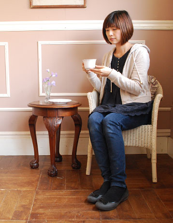 j-664-f アンティークオケージョナルテーブル