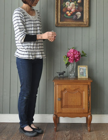 j-666-f アンティークナイトテーブル