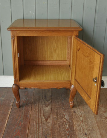 j-666-f アンティークナイトテーブル