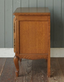 j-666-f アンティークナイトテーブル