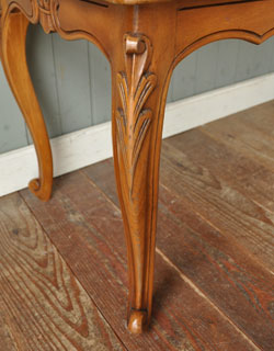 j-683-f アンティークサロンテーブル