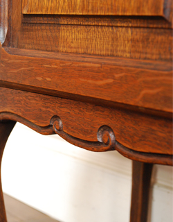 j-695-f アンティークのナイトテーブル