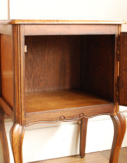 可愛くってガーリーなのに大人っぽい
フランスの小さなナイトテーブル