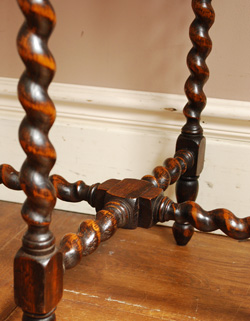 中央に支えがあるので安定感があります。支えのデザインも美しいです。(j-708-f) j-708-f アンティークオケージョナルテーブル