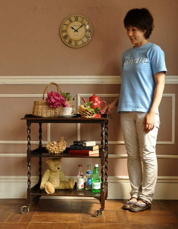 j-713-f アンティークのトロリー（ワゴン）