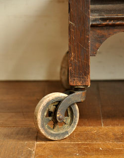 j-713-f アンティークのトロリー（ワゴン）