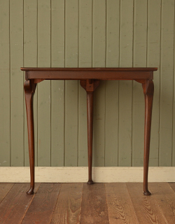 玄関のお顔に！
半円で品があるコンソールテーブル