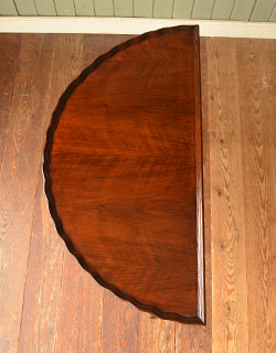 玄関のお顔に！
半円で品があるコンソールテーブル