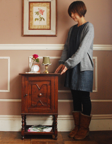 j-837-f アンティークナイトテーブル