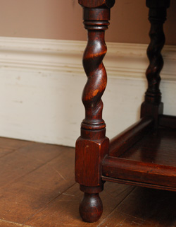 j-837-f アンティークナイトテーブル