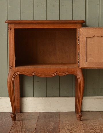 j-841-f アンティークナイトテーブル