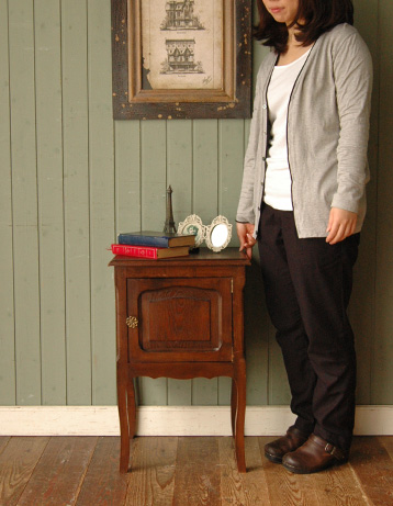 j-842-f アンティークナイトテーブル