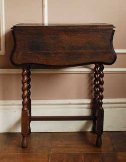 j-853-f アンティークドローリーフテーブル