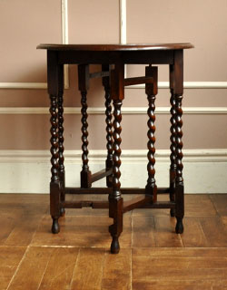 j-859-f アンティークゲートレッグテーブルの横から３