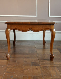 j-907-f アンティークコーヒーテーブルの正面