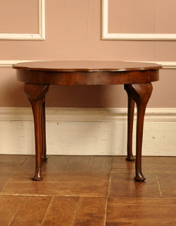 j-925-f アンティークコーヒーテーブルの横