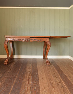 片方だけ開いた状態でもちゃんと使えます。急な来客があってもこのテーブルがあれば安心です!(j-943-f) j-943-f アンティークテーブルの片開き1