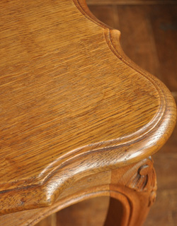 j-982-f アンティークコーヒーテーブルの角