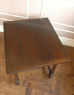 パソコンテーブルからおもてなしまで使い方が広がる多機能アンティークドローリーフテーブル