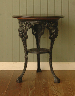 持ち運びラクラク！どこにでもOK！
アンティークパブテーブル