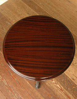 持ち運びラクラク！どこにでもOK！
アンティークパブテーブル