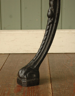 持ち運びラクラク！どこにでもOK！
アンティークパブテーブル