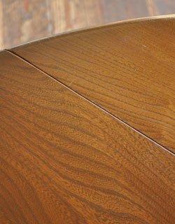 ダイニングテーブルもデスクも１台で楽しめるドロップリーフ テーブル