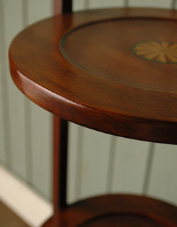 伝統的アフタヌーンティをお家で･･･
美しい姿のケーキスタンド