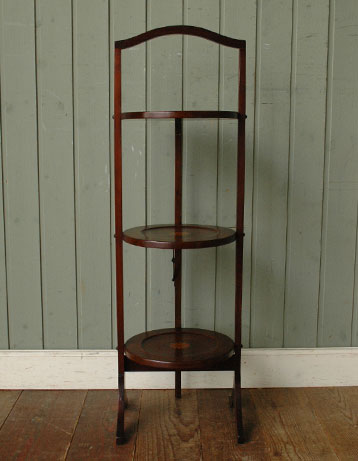 伝統的アフタヌーンティをお家で･･･
美しい姿のケーキスタンド