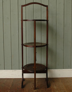 伝統的アフタヌーンティをお家で･･･
美しい姿のケーキスタンド