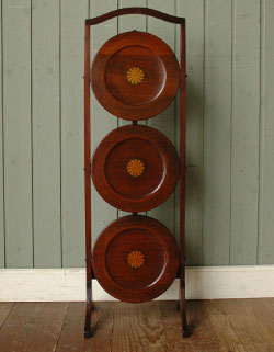 伝統的アフタヌーンティをお家で･･･
美しい姿のケーキスタンド