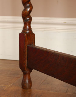 たたんでコンパクトに収納できる
小ぶりのおしゃれゲートレッグ テーブル