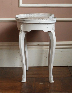 持ち運びラクラク!どこにでもOK!
アンティークサイドテーブル