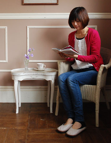 持ち運びラクラク!どこにでもOK!
アンティークサイドテーブル