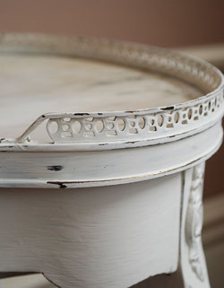 持ち運びラクラク!どこにでもOK!
アンティークサイドテーブル