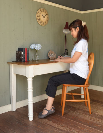 k-553-f アンティークのテーブル