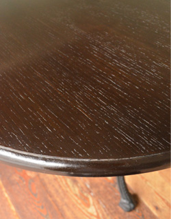 持ち運びラクラク！どこにでもOK！
アンティークパブテーブル