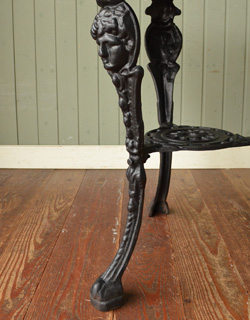 持ち運びラクラク！どこにでもOK！
アンティークパブテーブル