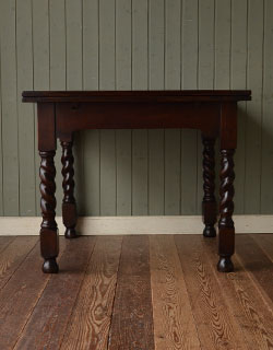 k-689-f アンティークドローリーフテーブルの横