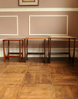 k-772-f アンティークタイルトップネストテーブルの後ろ