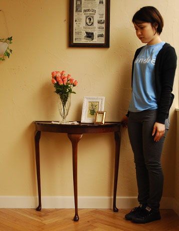 k-782-f アンティークコンソールテーブルのモデル入り