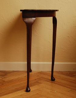 k-782-f アンティークコンソールテーブルの横