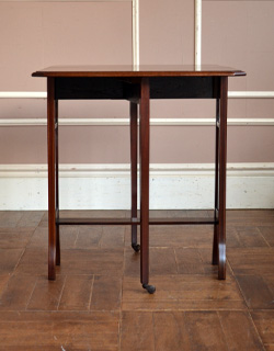 k-831-f アンティークサザーランドテーブルの横１