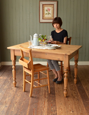 k-850-f アンティークダイニングテーブルのモデル入り