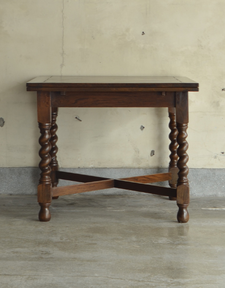 ロイドテーブル　アンティーク家具　美しい英国のアンティーク家具、ドローリーフテーブル（伸張式テーブル）。温かみのある落ち着いた色です。(k-868-f)