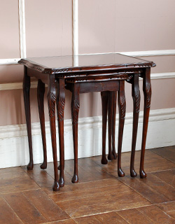 k-897-f アンティークネストテーブルの正面