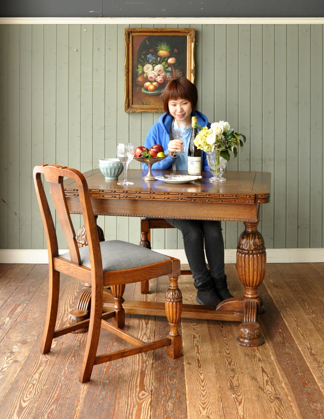 k-924-f アンティークドローリーフダイニングテーブルのモデル入り