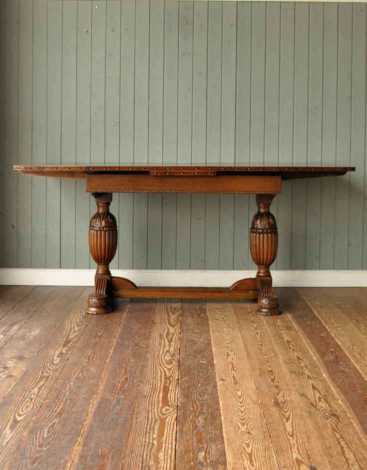 k-924-f アンティークドローリーフダイニングテーブルの前・片開き